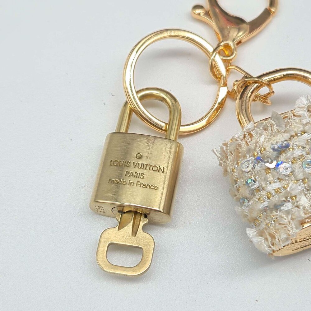 Authentic Louis Vuitton Gold Padlock 🔑 Unbranded Keychain Bag Charm LV - Picture 7 of 12